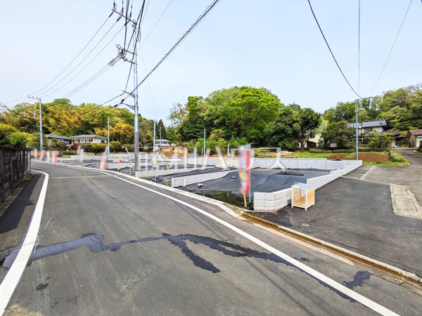 接道状況および現場風景　【武蔵村山市中藤４丁目】
見学はしたいけど、なかなか時間が取れない…そんな方に出勤前や仕事終わりにマイホームを見学できるサポートをいたします。　