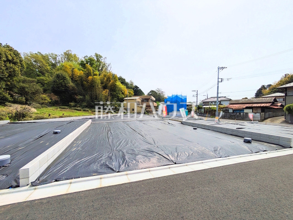 7号地　現地写真　【武蔵村山市中藤４丁目】一戸建ての多いエリアのため、静かで落ち着いた雰囲気の街並みです。