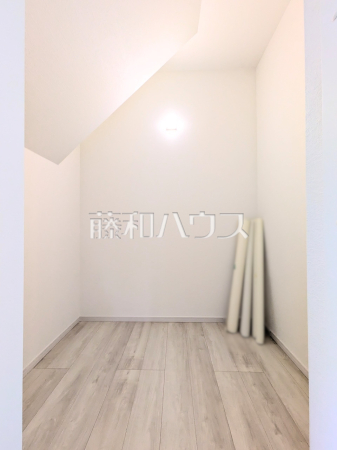 ウォークインクローゼット　【八王子市横川町】
大容量のウォークインクローゼットでお部屋をスッキリきれいに保てます。　