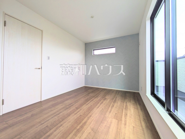 幼い頃のたくさんの想い出が詰まった実家の部屋。それは特別な場所としていつまでも心に残っています。いつかこの部屋が子供たちにとってのそのような場所になるのかな？　【朝霞市溝沼６丁目】