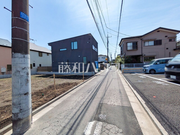 接道状況および現場風景　【杉並区和泉４丁目】 物件の事、諸費用の事など、小さな疑問もお気軽にご連絡・ご相談下さい。 