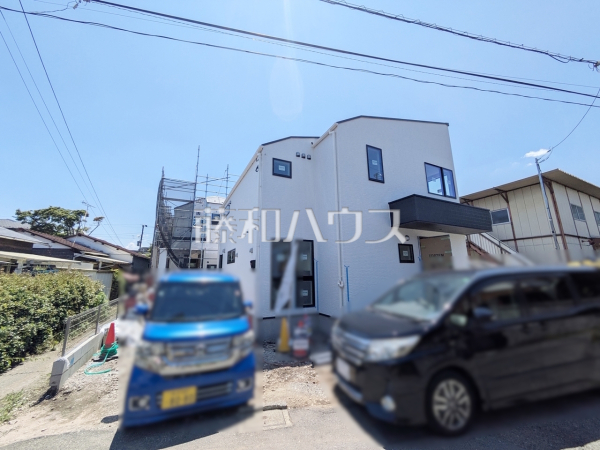 足場が外れて実際の外観が見えてきました。完成までもう少しです。　【小金井市貫井南町２丁目】