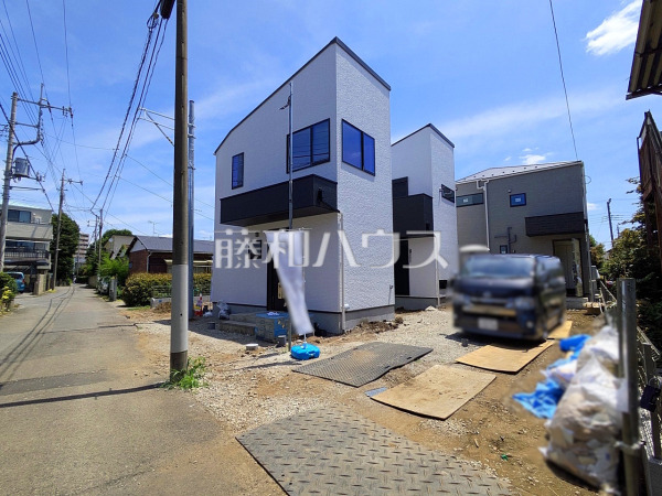 接道状況および現場風景　【小金井市貫井南町２丁目】見学はしたいけど、なかなか時間が取れない・・・そんな方に出勤前や仕事終わりにマイホームを見学できるサポートをいたします。