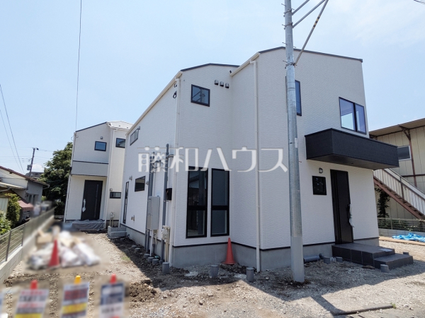 足場が外れて実際の外観が見えてきました。完成までもう少しです。　【小金井市貫井南町２丁目】