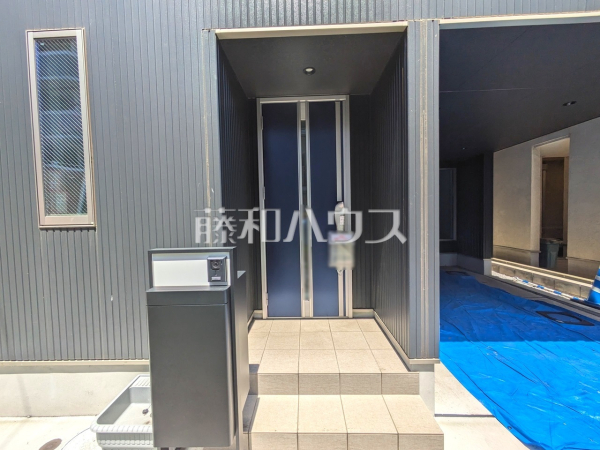 B号棟　玄関　【東久留米市南沢４丁目】