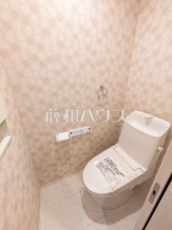 B号棟　少ない水でも常にキレイを保ち、汚れが付きにくいトイレ！　　【東久留米市南沢４丁目】
