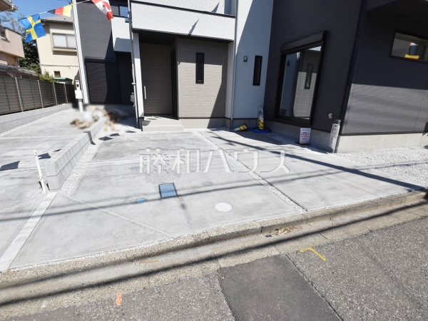 1号棟　カースペース　来客時にも便利な駐車2台可能（車種による）【小平市花小金井南町３丁目】