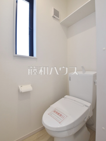 1号棟　各階にトイレを設けておりますので、朝の忙しい時間などトイレの取り合いで喧嘩になることも少なそうですね。　【小平市花小金井南町３丁目】