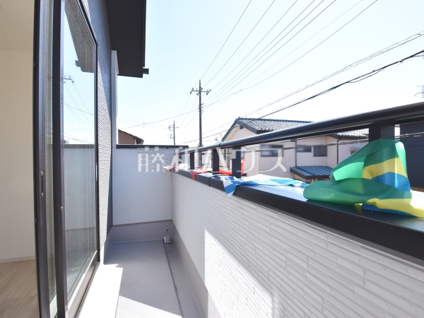 1号棟　南向きのバルコニーは日差しもたっぷり注ぎ、お洗濯物もよく乾きます。【小平市花小金井南町３丁目】