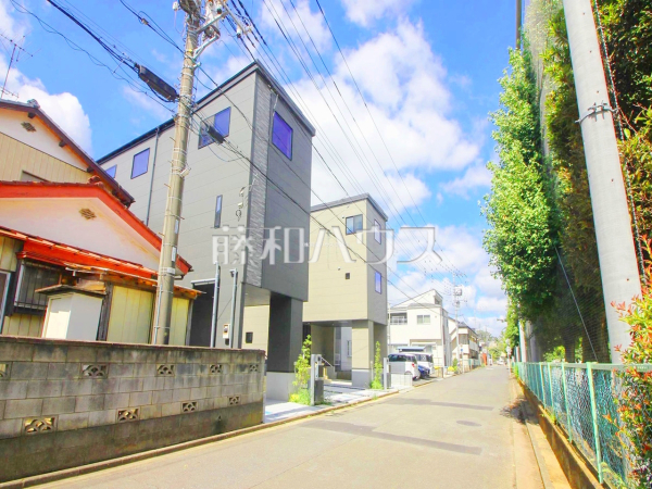 接道状況および現場風景　【富士見市東みずほ台３丁目】 周辺環境はもちろん、日当たりや設備仕様など、実際に行ってみないと分からないことも多くございます。ご案内いたしますので、お気軽にお問い合わせください