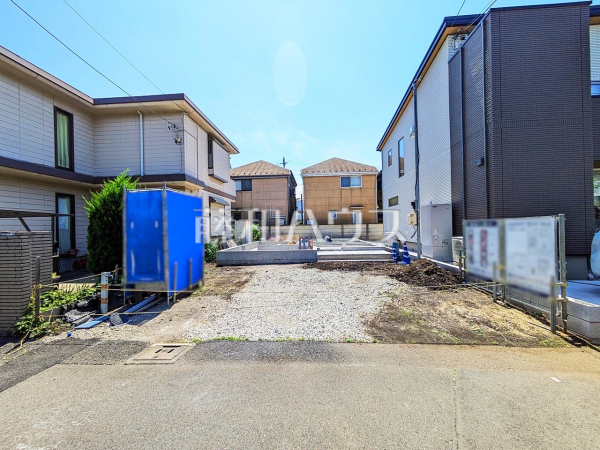 外観　【小金井市貫井北町５丁目】 まだまだ建築中ですが、ぜひ現地をご覧になりませんか？基礎の状態は建築中にしかご覧になれません！ 