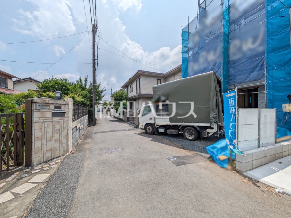 接道状況および現場風景　【小金井市貫井北町５丁目】お住まい探しは、家の良し悪しだけでなく周辺環境も重要なポイントです。ぜひ一度お客様の目でご覧ください。　