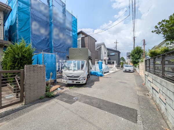 接道状況および現場風景　【小金井市貫井北町５丁目】誠心誠意、建築中！物件の内部構造などは今しか見ることができません。是非ご見学のお問合せをお待ちしております！