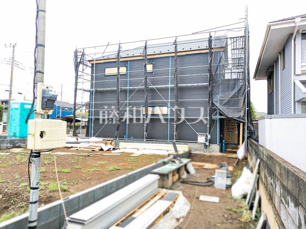 B号棟(写真奥)　外観　【武蔵村山市岸１丁目】