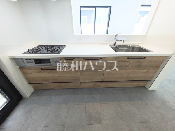 キッチン　【八王子市元本郷町４丁目】ご家族の様子がわかり、会話も楽しめる対面式システムキッチン　