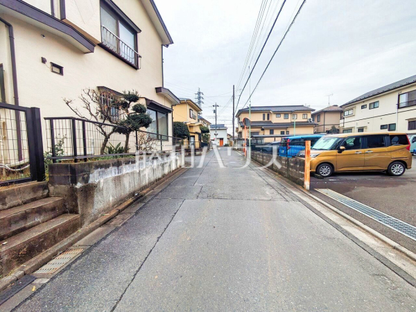 接道状況および現場風景　【東久留米市南沢１丁目】 建物のプレゼンをさせていただきますので、実際の完成イメージを思い描いていただくことができます。お気軽にお問合せ下さい。 