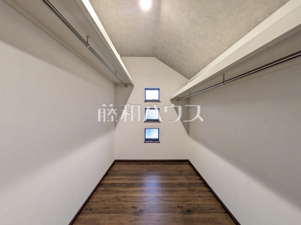 ウォークインクローゼット　【東大和市中央４丁目】