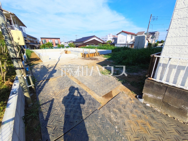  まだまだ建築中ですが、ぜひ現地をご覧になりませんか？基礎の状態は建築中にしかご覧になれません！ 　【東大和市中央４丁目】