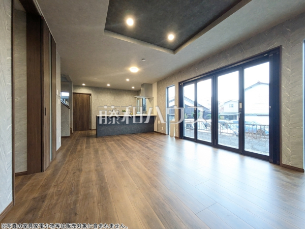 リビング　【東大和市中央４丁目】