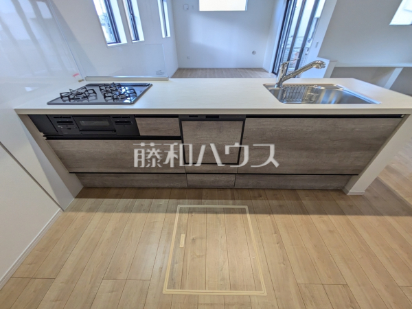 キッチン　【八王子市めじろ台２丁目】
家族との会話も弾む対面式キッチン　