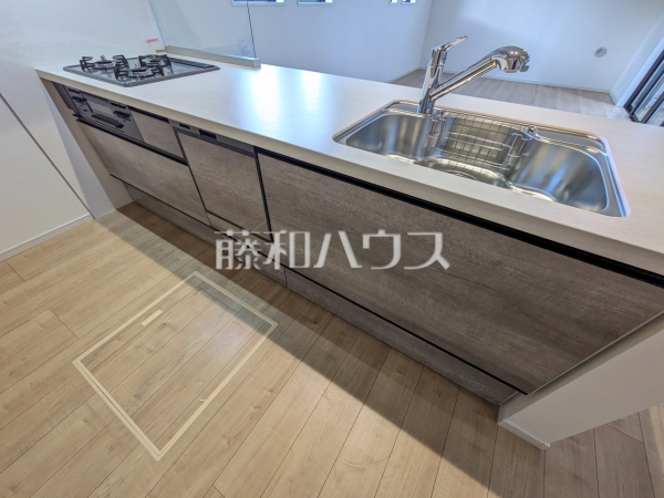 キッチン　【八王子市めじろ台２丁目】
ご家族の様子がわかり、会話も楽しめる対面式システムキッチン　