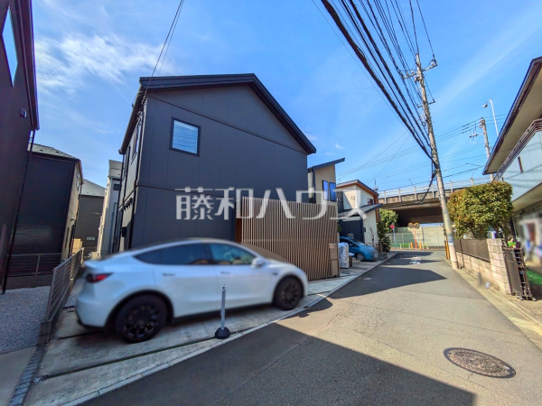 《接道状況および現場風景》 平日のご案内も可能です。まずはお気軽にお問合せ下さいませ。 　【調布市富士見町１丁目】