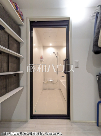 《洗面室(浴室入口)》　【調布市富士見町１丁目】