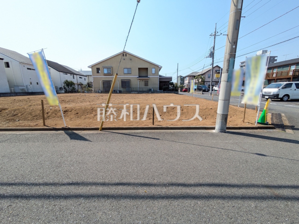 B号地付近　現地写真　【日野市万願寺６丁目】建築条件はございませんので、ライフスタイルに合わせた自由なマイホームづくりが可能です。 