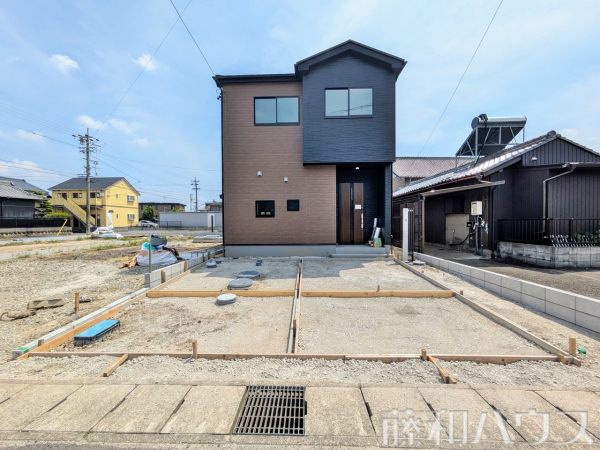 1号棟　外観およびカースペース　【北名古屋市熊之庄屋形】