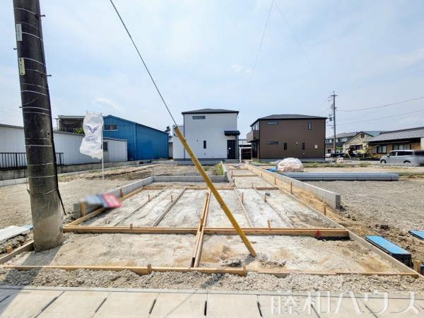 5号棟　外観およびカースペース　【北名古屋市熊之庄屋形】