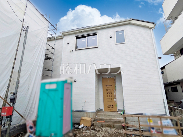 足場が外れて実際の外観が見えてきました。完成までもう少しです。　【練馬区大泉町４丁目】