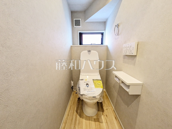 各階にトイレを設けておりますので、朝の忙しい時間などトイレの取り合いで喧嘩になることも少なそうですね。　