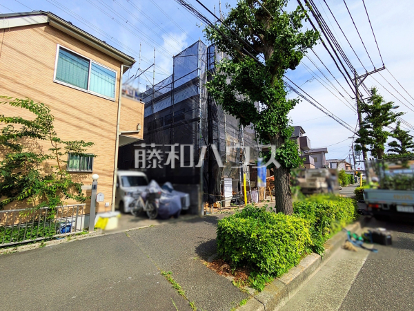接道状況および現場風景　【昭島市中神町】お住まい探しは、家の良し悪しだけでなく周辺環境も重要なポイントです。ぜひ一度お客様の目でご覧ください。