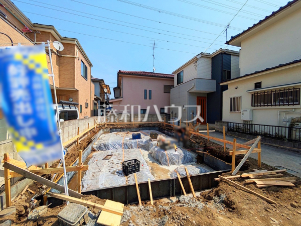 外観　【昭島市中神町】
まだまだ建築中ですが、ぜひ現地をご覧になりませんか？基礎の状態は建築中にしかご覧になれません！　