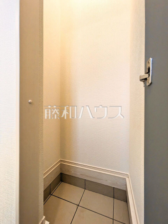 シューズインクローゼットがあるため靴をたくさん収納でき、玄関をスッキリ綺麗な空間に保てます。　【清瀬市竹丘３丁目】