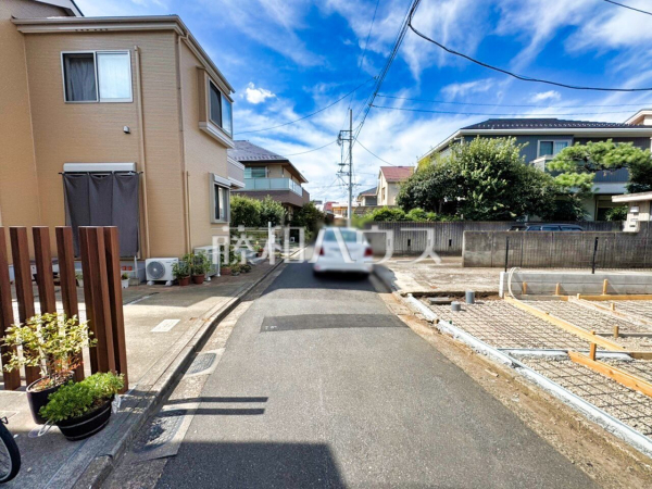 接道状況および現場風景　【東久留米市氷川台２丁目】平日のご案内も可能です。まずはお気軽にお問合せ下さいませ。