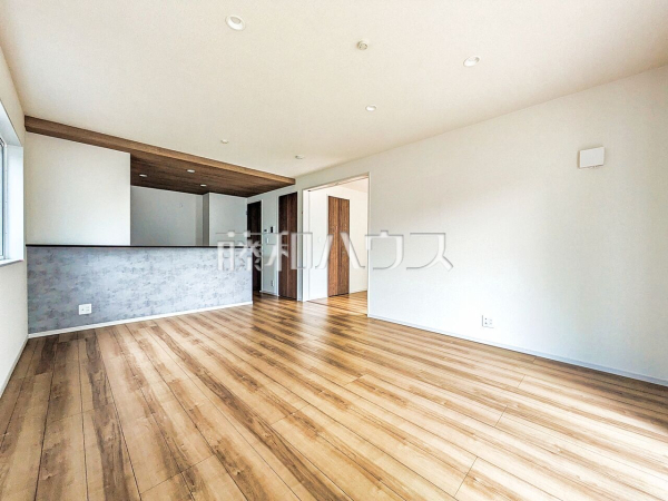 1号棟　リビング　【八王子市宇津木町】