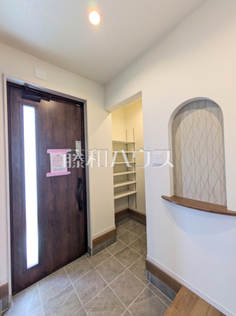 1号棟　玄関　【八王子市宇津木町】