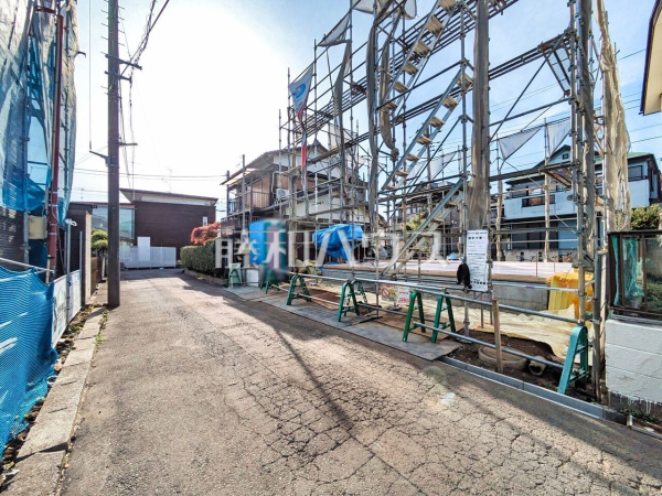 接道状況および現場風景　【清瀬市野塩４丁目】 建物のプレゼンをさせていただきますので、実際の完成イメージを思い描いていただくことができます。お気軽にお問合せ下さい。 