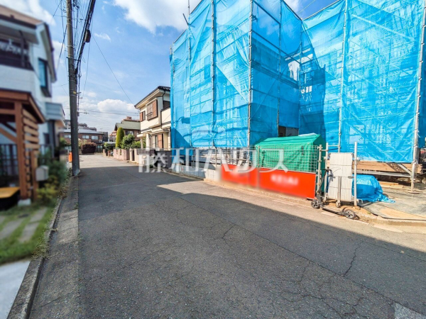 接道状況および現場風景　【東久留米市小山３丁目】 物件の事、諸費用の事など、小さな疑問もお気軽にご連絡・ご相談下さい。 