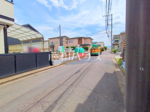 接道状況および現場風景　【東久留米市小山３丁目】 物件の事、諸費用の事など、小さな疑問もお気軽にご連絡・ご相談下さい。 
