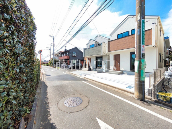 接道状況および現場風景　【西東京市中町４丁目】 見学はしたいけど、なかなか時間が取れない・・・そんな方に出勤前や仕事終わりにマイホームを見学できるサポートをいたします。 