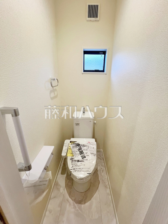1号棟　トイレ　【練馬区大泉学園町６丁目】温水洗浄便機能付きトイレで清潔にご使用いただけます。