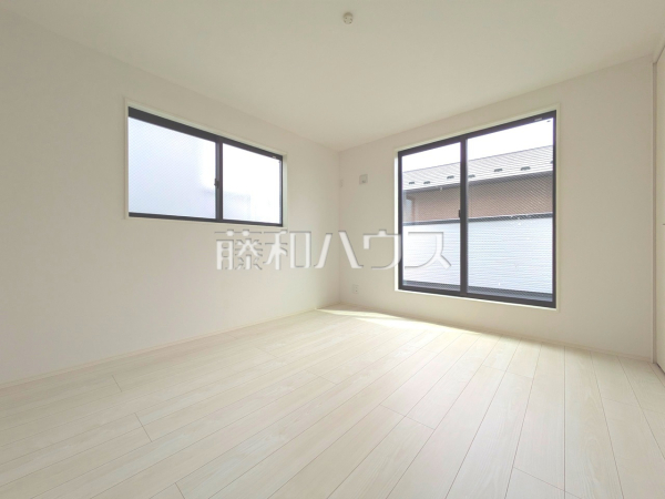 部屋の雰囲気や広さ・眺望・間取りの使い勝手など、是非一度、ご自身の目で確かめてみてください。【三鷹市中原４丁目】2号棟　居室　　