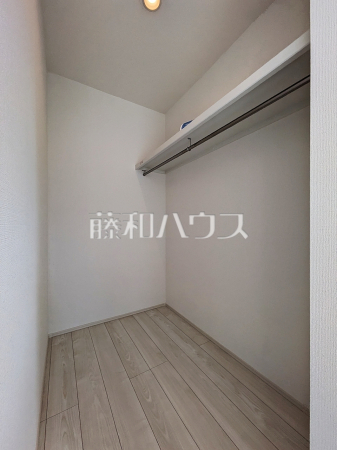 1号棟　ウォークインクローゼット収納　【八王子市元本郷町１丁目】