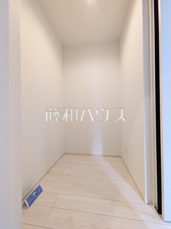 2号棟　パントリー　【八王子市元本郷町１丁目】