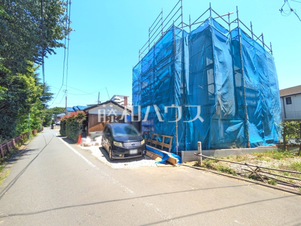 接道状況および現場風景　【小平市小川西町３丁目】
お探しの物件に出会うためには、早めのご確認をオススメします。未完成の今のうちにぜひお問合せをお待ちしております。　