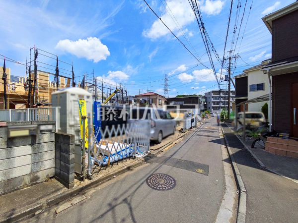 接道状況および現場風景　【立川市柴崎町５丁目】 平日のご案内も可能です。まずはお気軽にお問合せ下さいませ。 