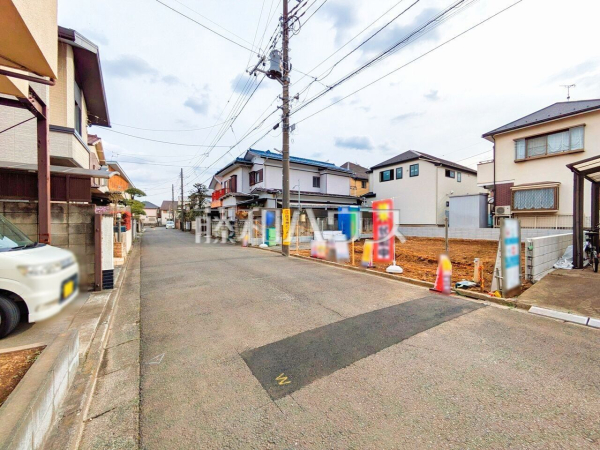 接道状況および現場風景　【清瀬市竹丘２丁目】 建物のプレゼンをさせていただきますので、実際の完成イメージを思い描いていただくことができます。お気軽にお問合せ下さい。 