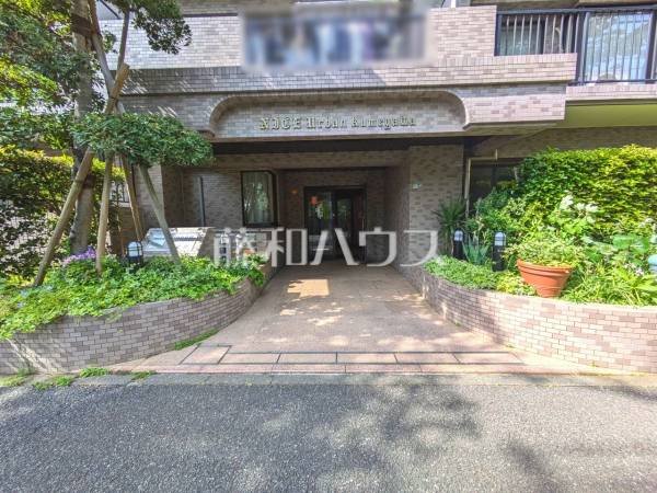 エントランス　【ナイスアーバン久米川】
心地良さの中にも洗練を感じさせる、住まう方をやさしく出迎えるエントランス　